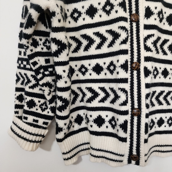 Vintage Black and White Patterned buttondown cardigan Sweater - Picture 4 of 8